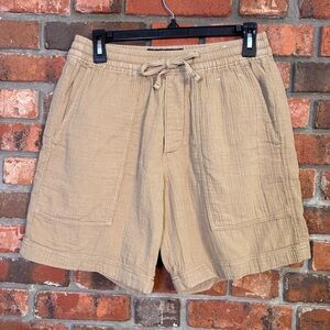 Abercrombie & Fitch mens relaxed textured breezy casual travel shorts tan XS